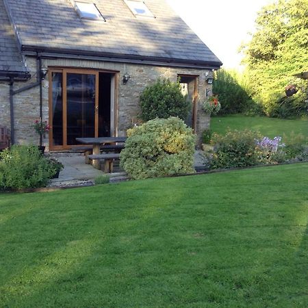 Beudy Bach Bed & Breakfast Cross Hands Exterior photo