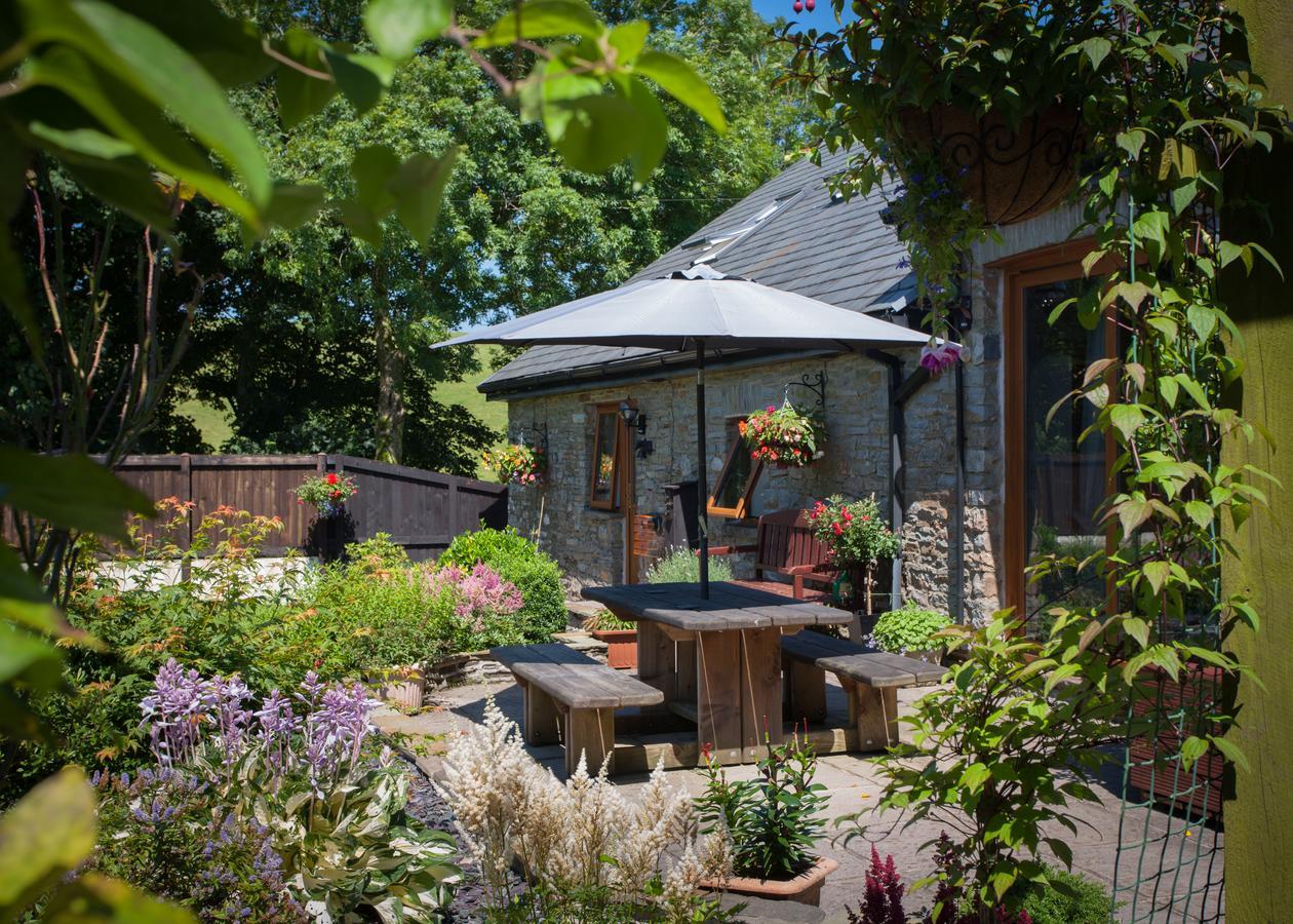 Beudy Bach Bed & Breakfast Cross Hands Exterior photo